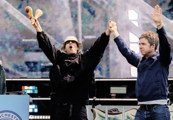 Liam e Noel sul palco del Murrayfield Stadium, 08/08/2025