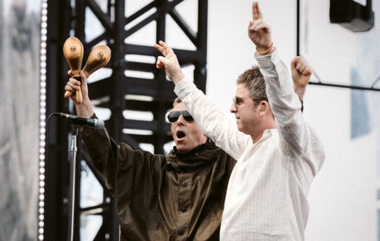 Liam e Noel sul palco del Croke Park Stadium, 16/08/2025